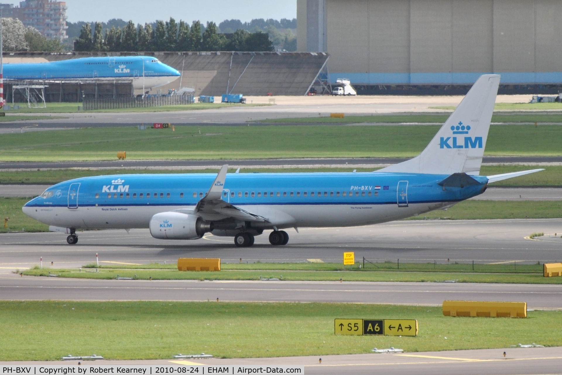 PH-BXV, 2007 Boeing 737-8K2 C/N 30370, KLM taxiing for departure