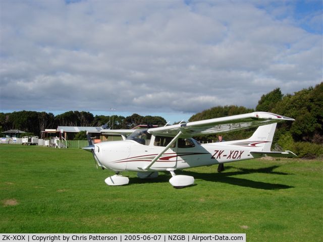 ZK-XOX, 2005 Cessna 172S C/N 172S10004, ZK XOX at Great Barrier Island New Zealand