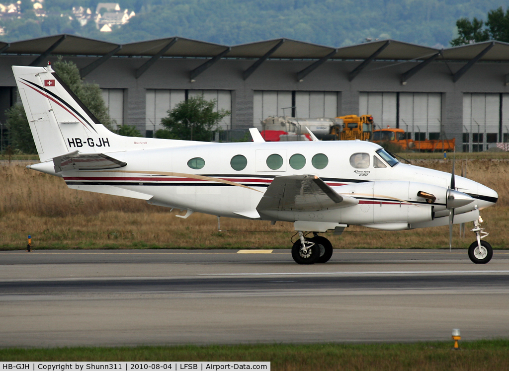 HB-GJH, 1981 Beech C90 King Air C/N LJ-972, Lining up rwy 16 for departure...