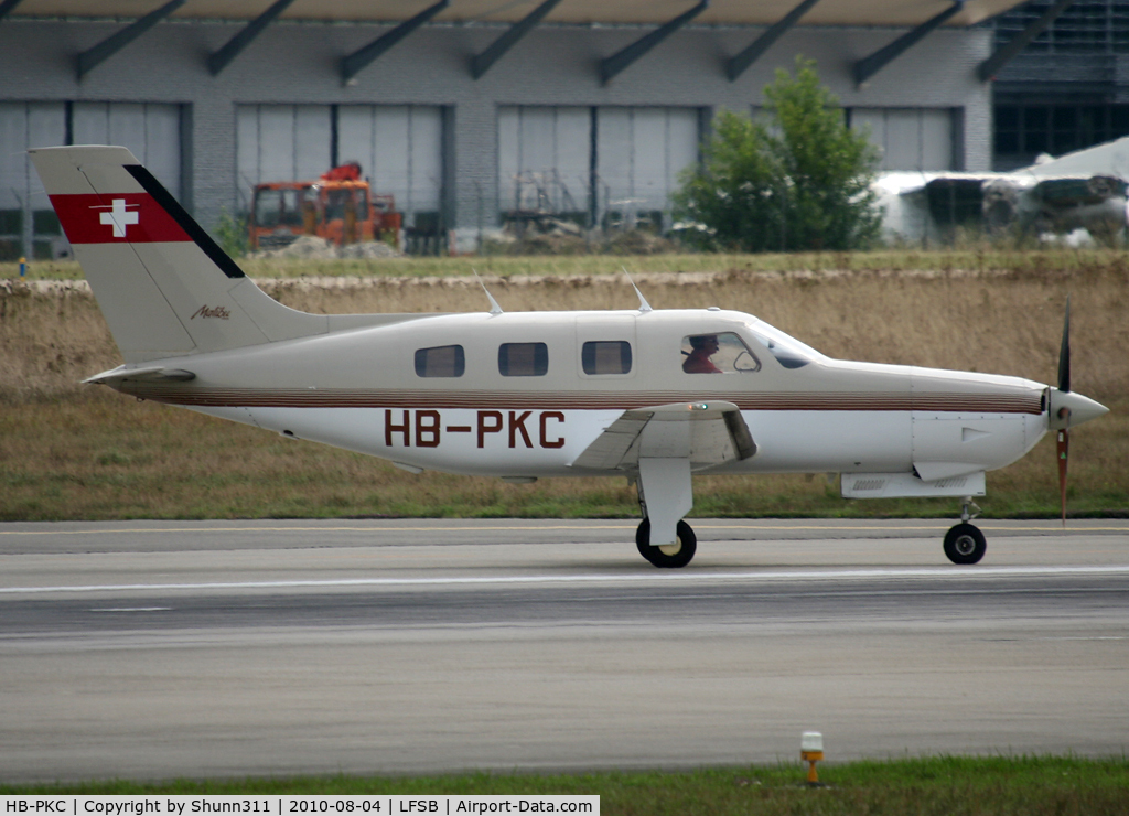 HB-PKC, 1986 Piper PA-46-310P Malibu C/N 46-8608033, Lining up rwy 16 for departure...