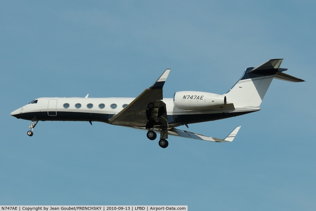 N747AE, 2005 Gulfstream Aerospace GV-SP (G550) C/N 5065, landing runway 23