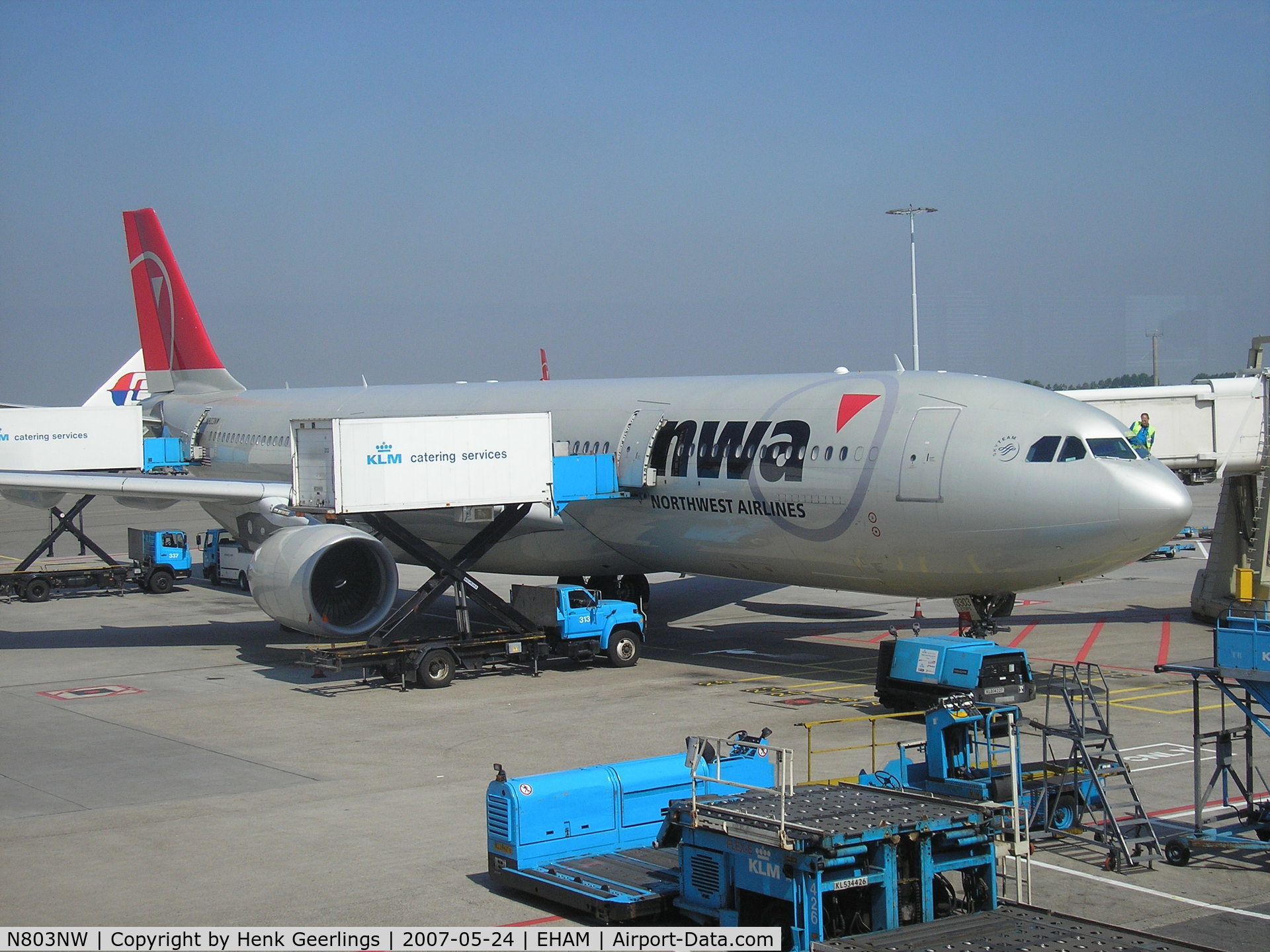 N803NW, 2003 Airbus A330-323 C/N 0542, Preparing for departure