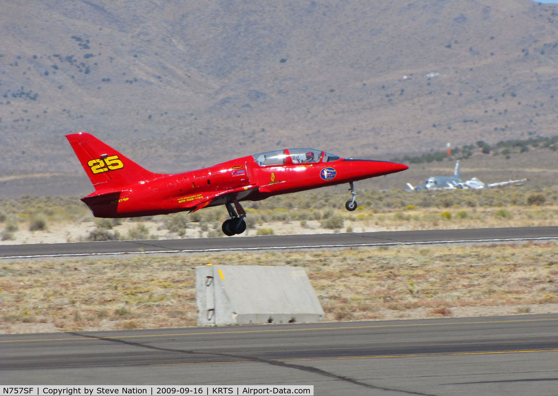 N757SF, Aero L-39 Albatros C/N 530438, Race #25 Aero Vodochody L-39 in Jet Class race @ 2009 Reno Air Races - taking off