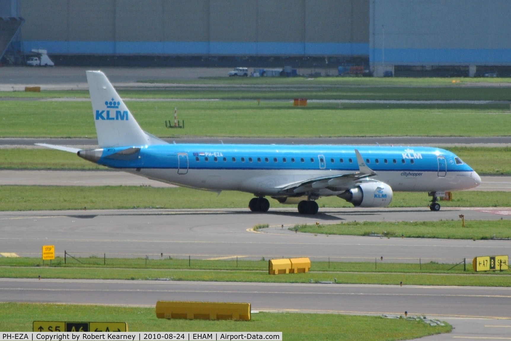 PH-EZA, 2008 Embraer 190LR (ERJ-190-100LR) C/N 19000224, KLM cityhopper waiting for departure clearance