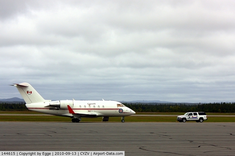 144615, 1986 Canadair CC-144B Challenger (601/CL-600-2A12) C/N 3037, à Sept-Iles le lundi 13 Septembre 2010
avec Steven Harper à son bord