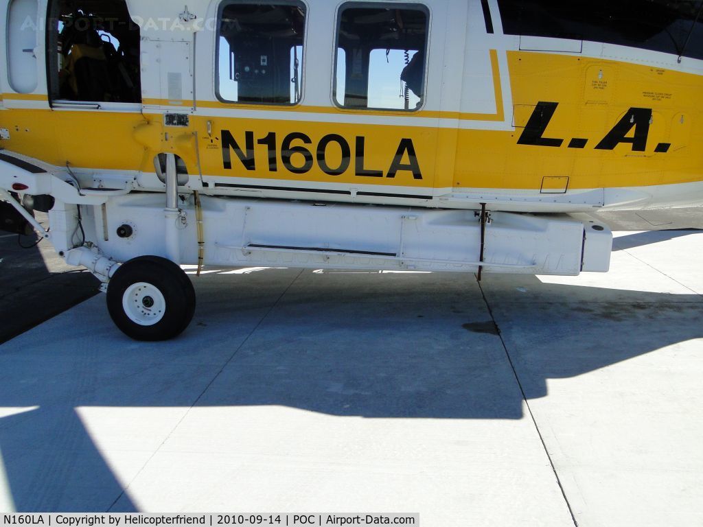 N160LA, 2000 Sikorsky S-70A Firehawk C/N 702453, 1000 gallon water delivery tank