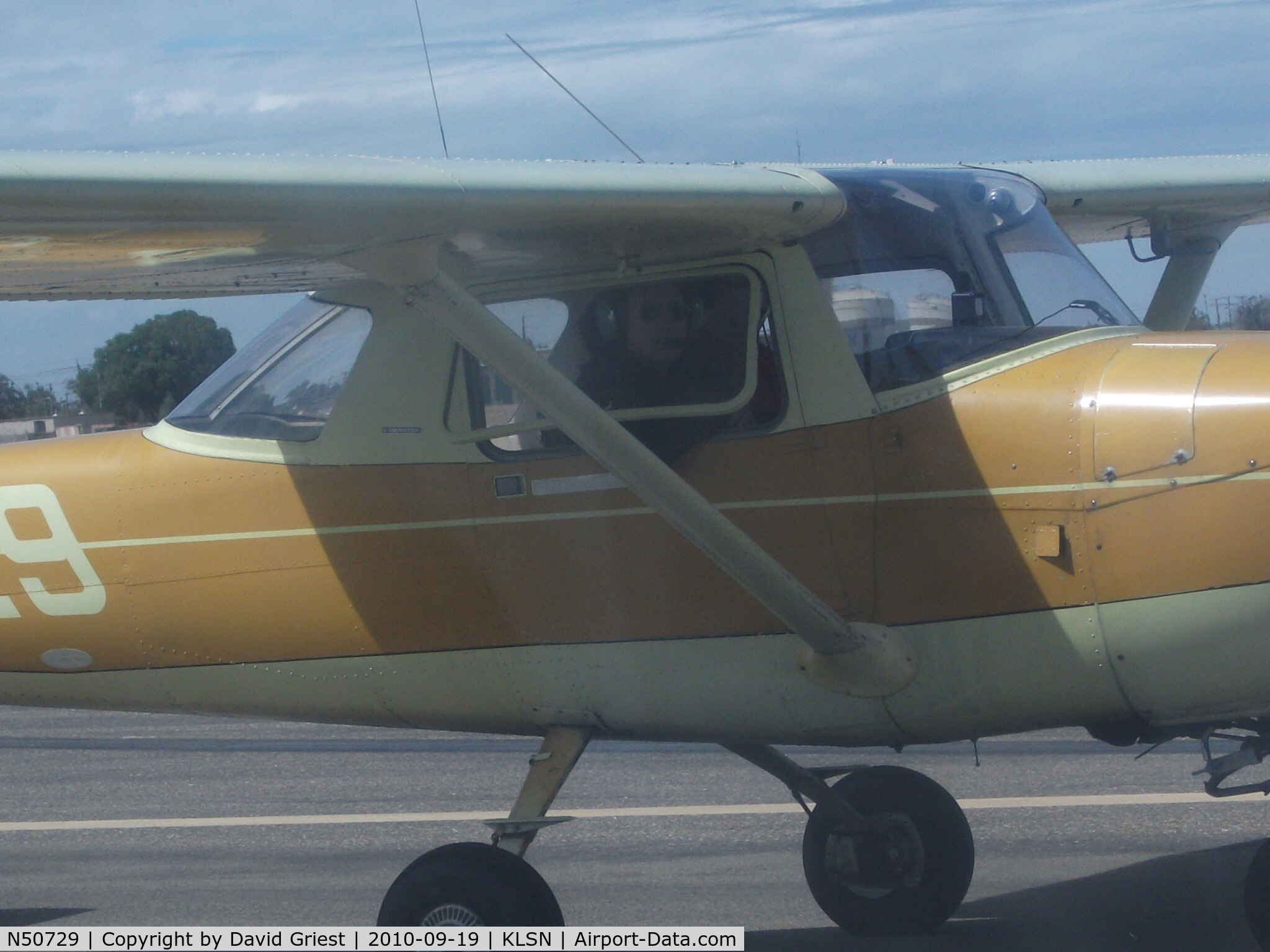 N50729, 1968 Cessna 150J C/N 15069513, Landing in Los Banos (KLSN)