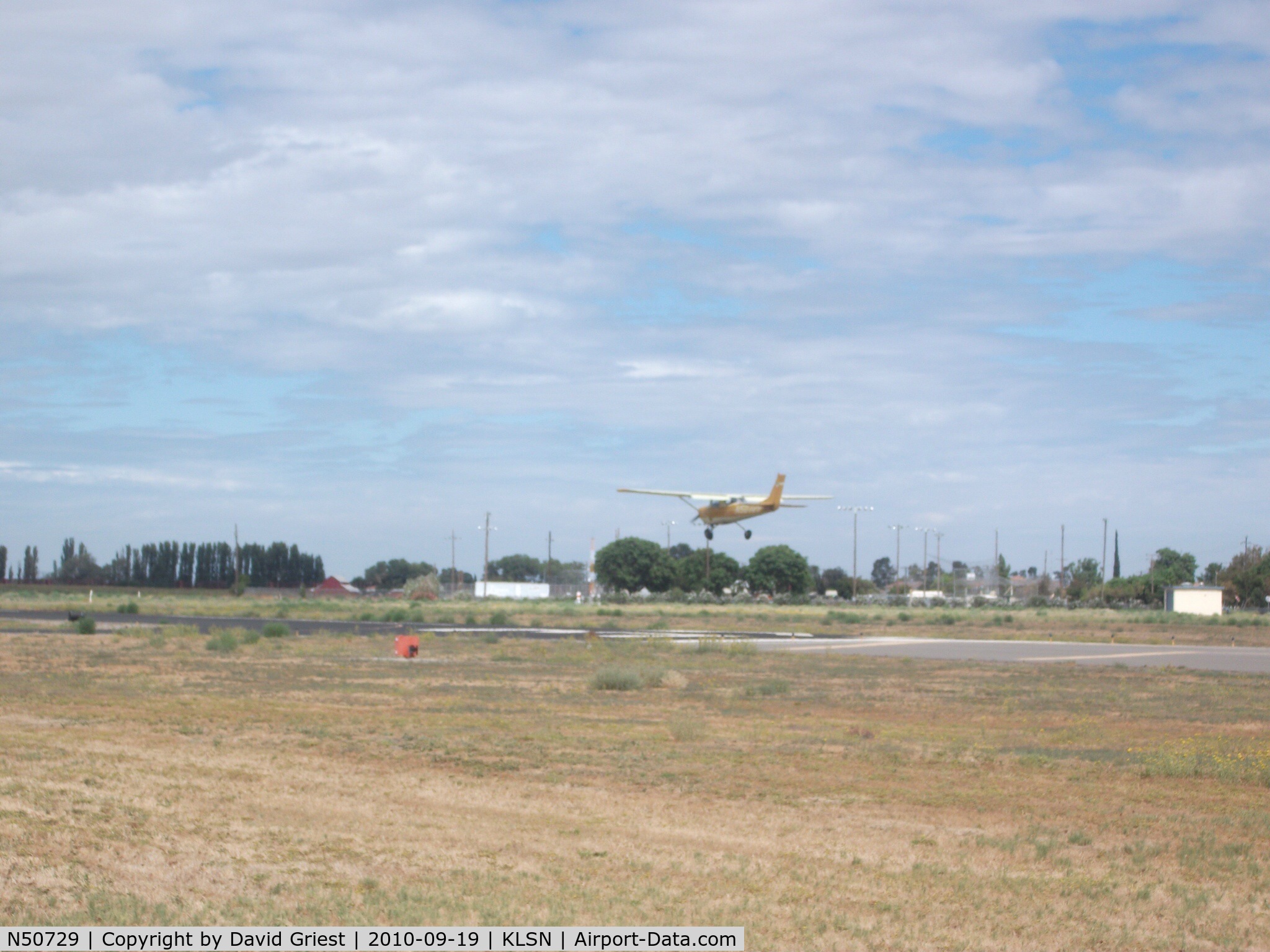 N50729, 1968 Cessna 150J C/N 15069513, Landing in Los Banos (KLSN), Kelley Yanes = Pilot