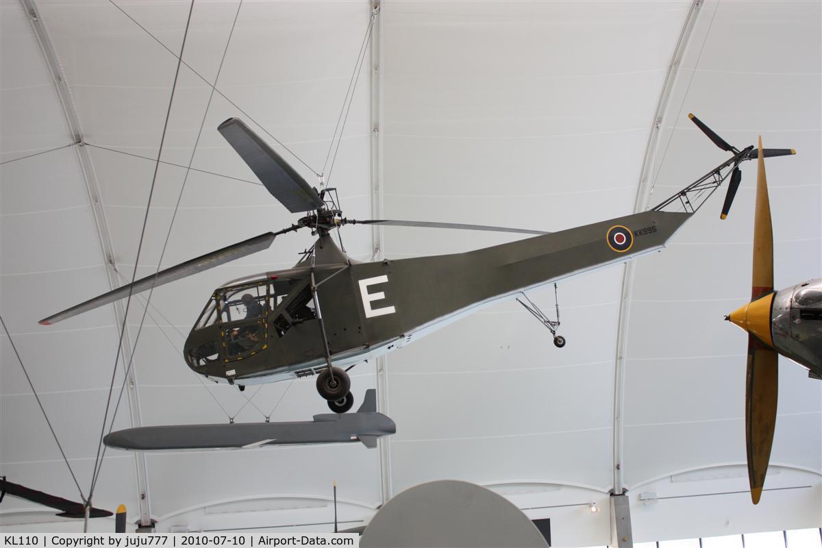 KL110, 1944 Sikorsky R-4B Hoverfly I C/N 140, on display at Hendon RAF Muséum