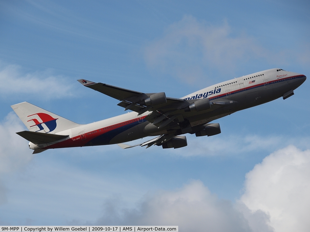9M-MPP, 2002 Boeing 747-4H6 C/N 29900, Take off of the 