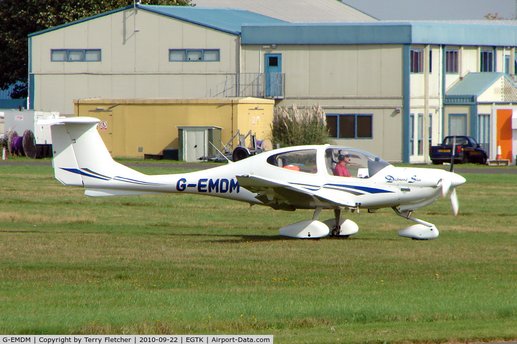 G-EMDM, 2000 Diamond DA-40 Diamond Star C/N 40.009, 2000 Diamond Aircraft Industries Gmbh DA40, c/n: 40 at Kidlington