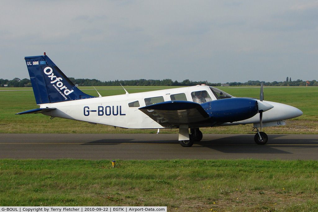 G-BOUL, 1976 Piper PA-34-200T Seneca II C/N 34-7670157, 1976 Piper PIPER PA-34-200T, c/n: 34-7670157 at Kidlington