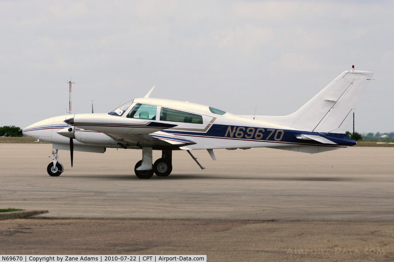 N69670, 1975 Cessna 310R C/N 310R0110, At Cleburne Municipal Airport, TX
