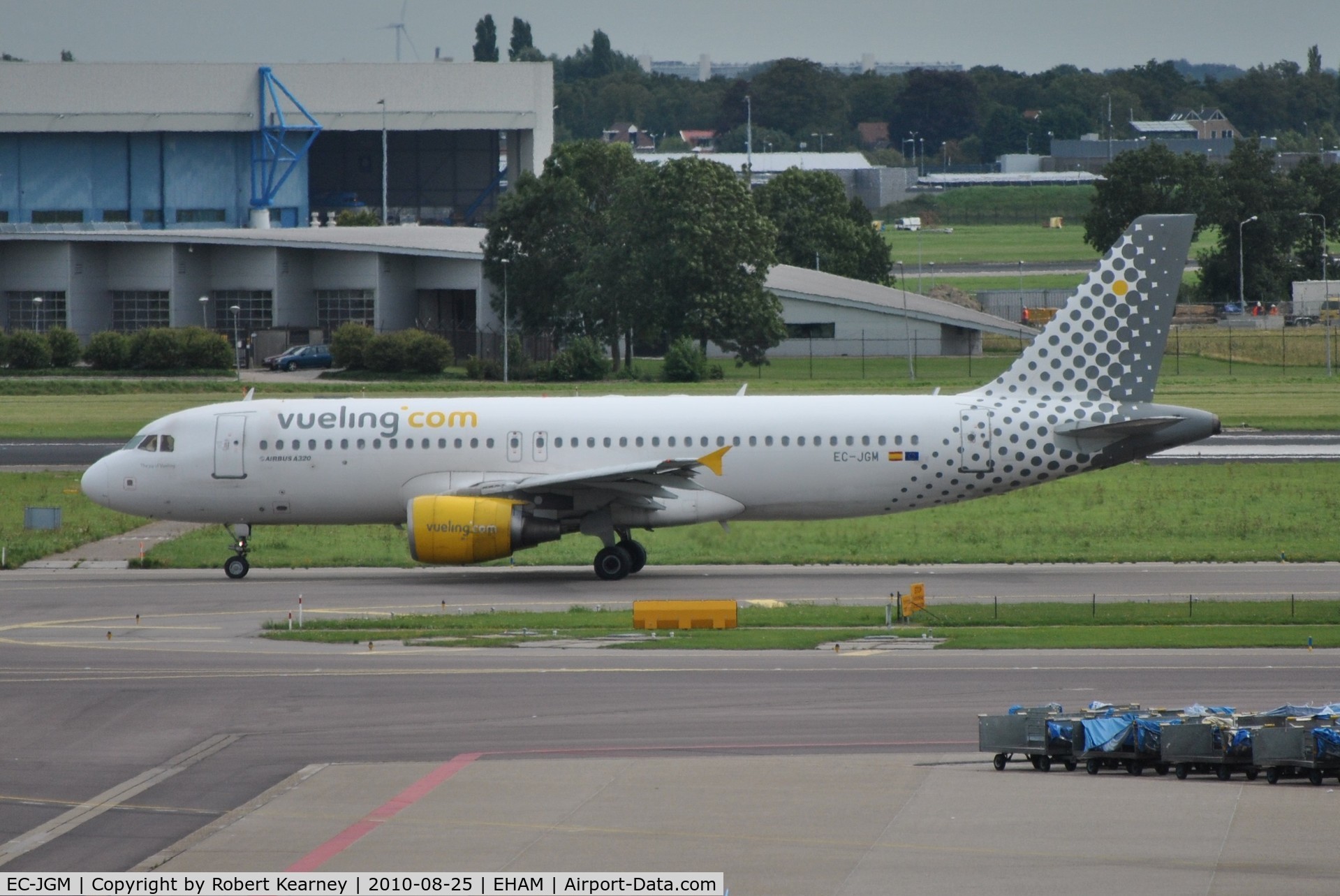 EC-JGM, 2005 Airbus A320-214 C/N 2407, One of many Vueling flights taxiing out for departure