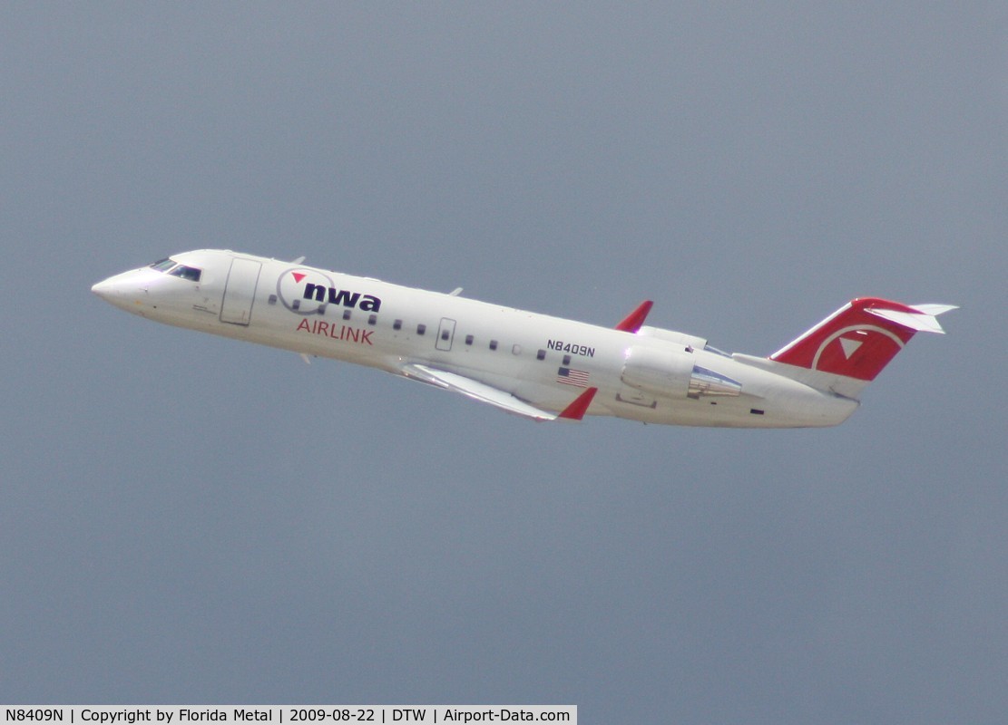 N8409N, 2000 Canadair CRJ-200LR (CL-600-2B19) C/N 7409, Pinnacle CRJ-200