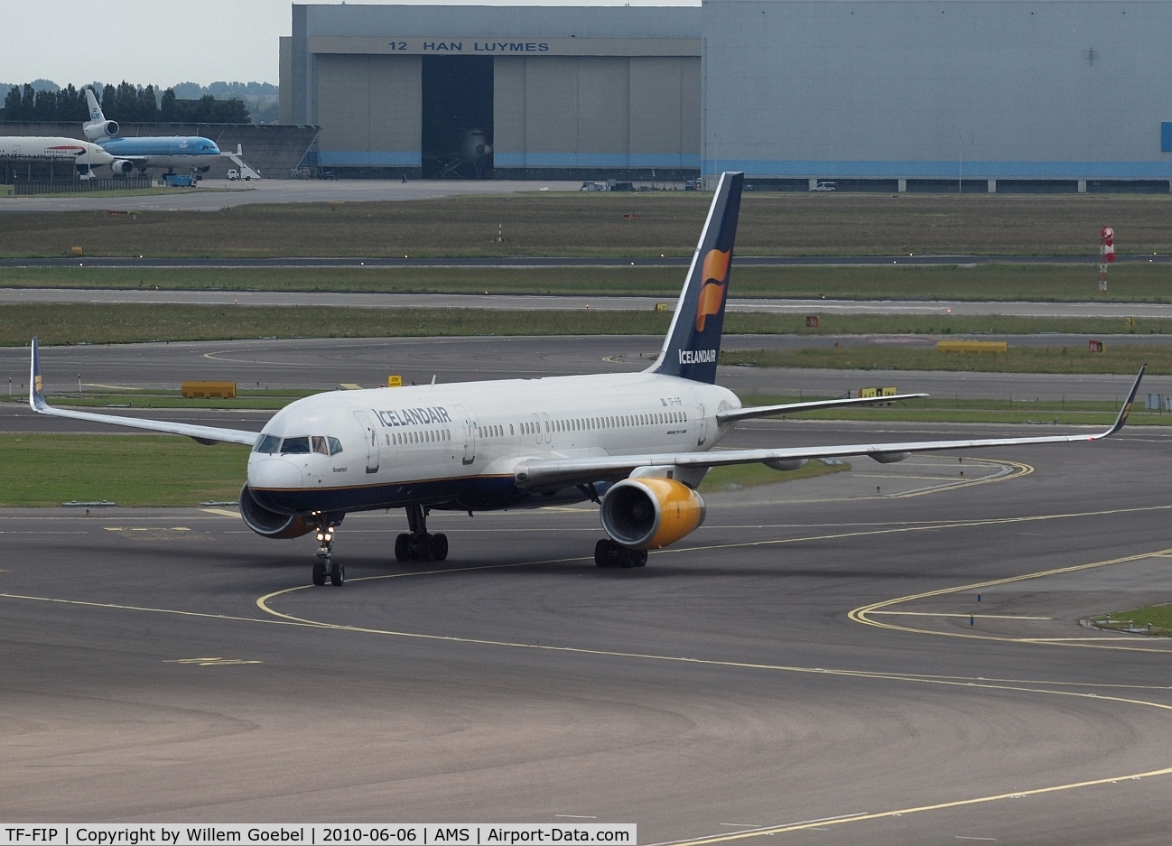TF-FIP, 2000 Boeing 757-208 C/N 30423, Arrival on Amsterdam airport  and taxi to the gate