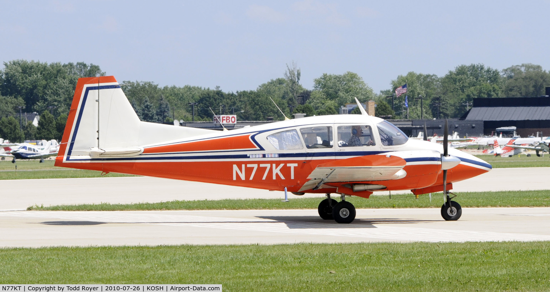 N77KT, 1958 Piper PA-23-160 Apache C/N 23-1306, EAA AIRVENTURE 2010