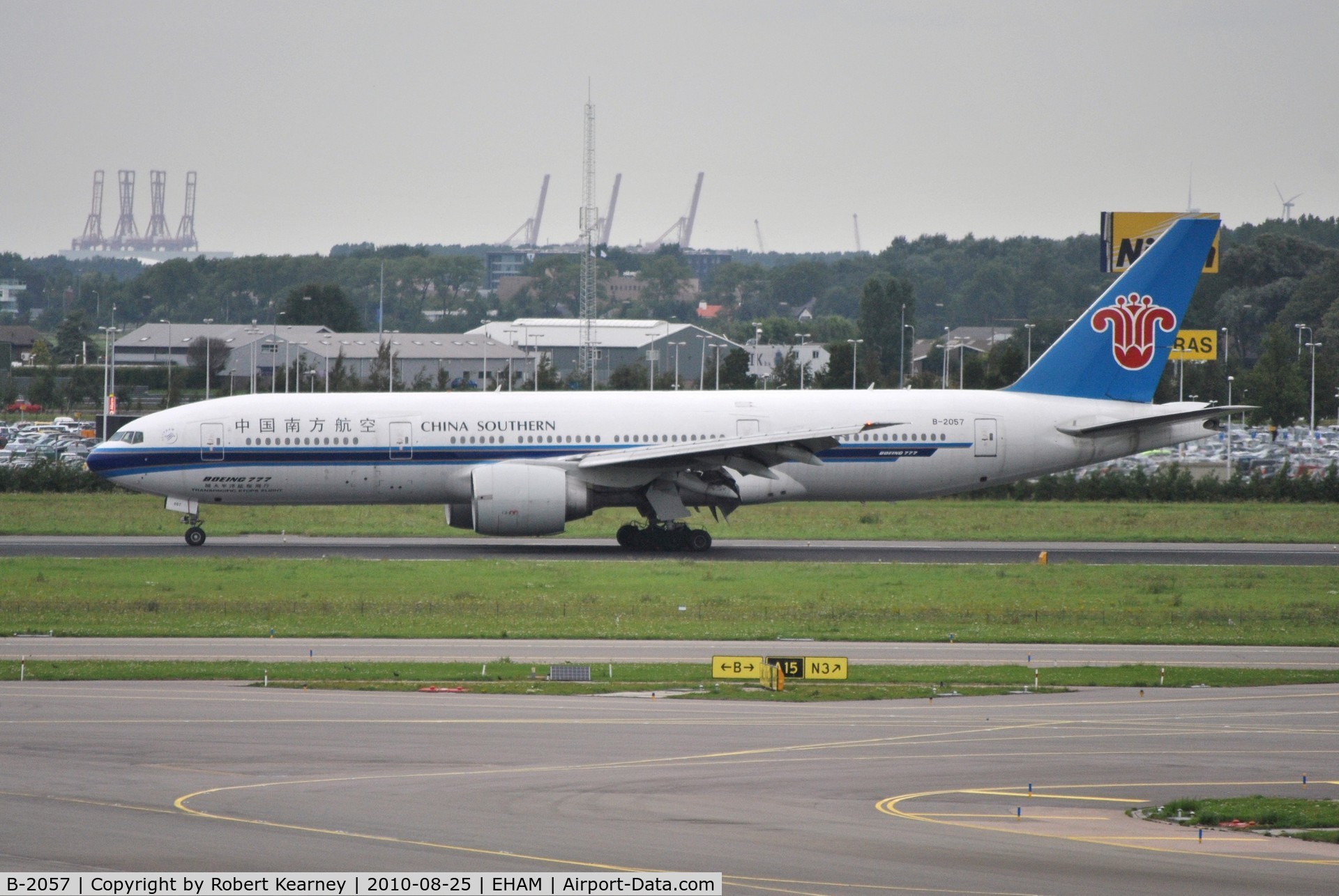 B-2057, 1998 Boeing 777-21B/ER C/N 27604, China Southern coming to a stop on r/w 27
