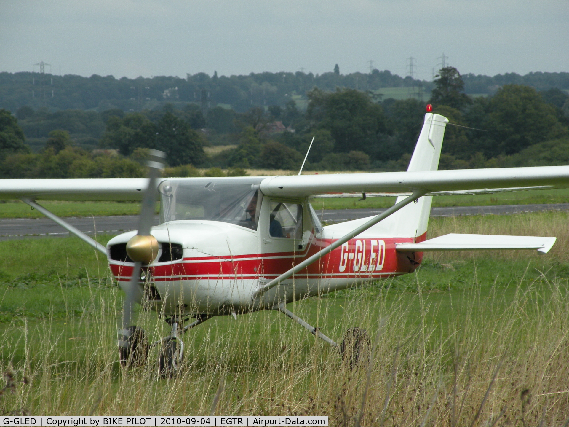 G-GLED, 1975 Cessna 150M C/N 150-76673, Taxying to rwy 08