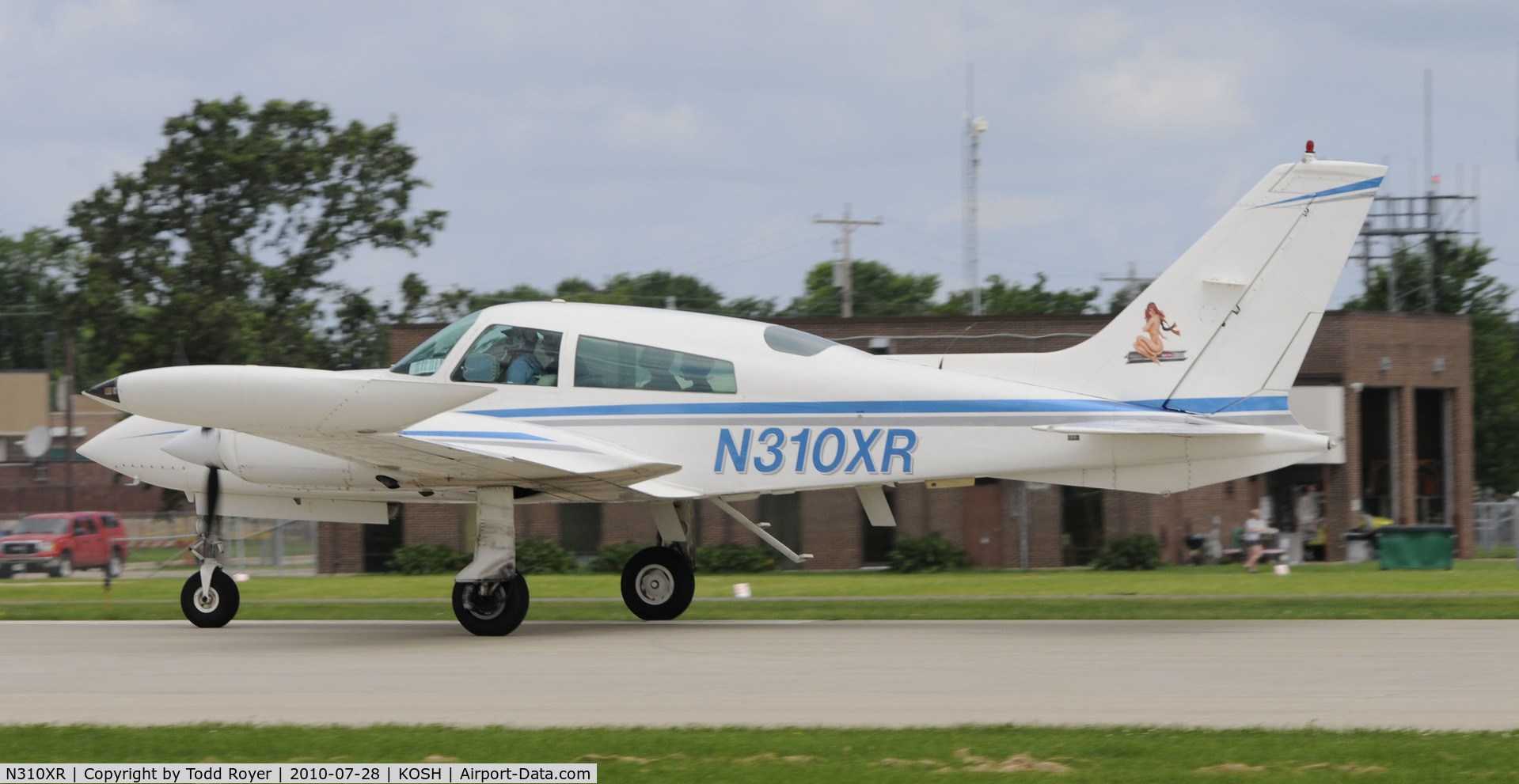 N310XR, 1976 Cessna 310R C/N 310R0626, EAA AIRVENTURE 2010