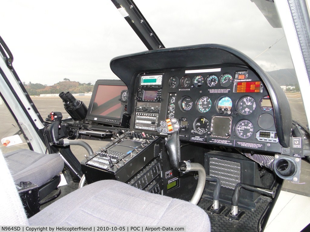 N964SD, Eurocopter AS-350B-2 Ecureuil Ecureuil C/N 3529, Cockpit area