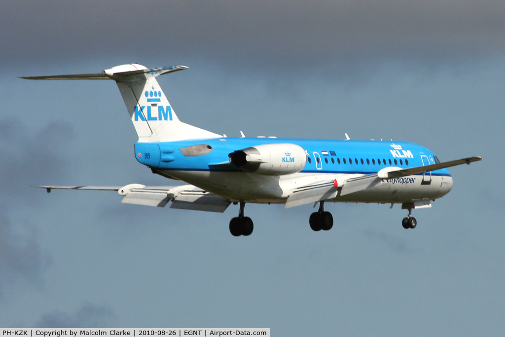 PH-KZK, 1997 Fokker 70 (F-28-0070) C/N 11581, Fokker 70 (F28-0070) on short finals to 07 at Newcastle Airport, August 2010.