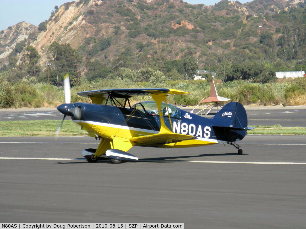 N80AS, 1992 Pitts S-2B Special C/N 5244, 1992 Pitts Aerobatics S-2B, Lycoming AEIO-540, CP Aviation's advanced aerobatics trainer, taxi off the active