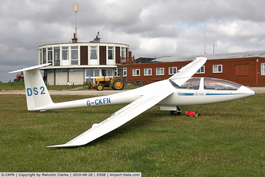 G-CKFN, 2003 DG Flugzeugbau DG-1000S C/N 10-29S28, Glazer-Dirks DG1000S at The Yorkshire Gliding Club, Sutton Bank, UK in August 2010.