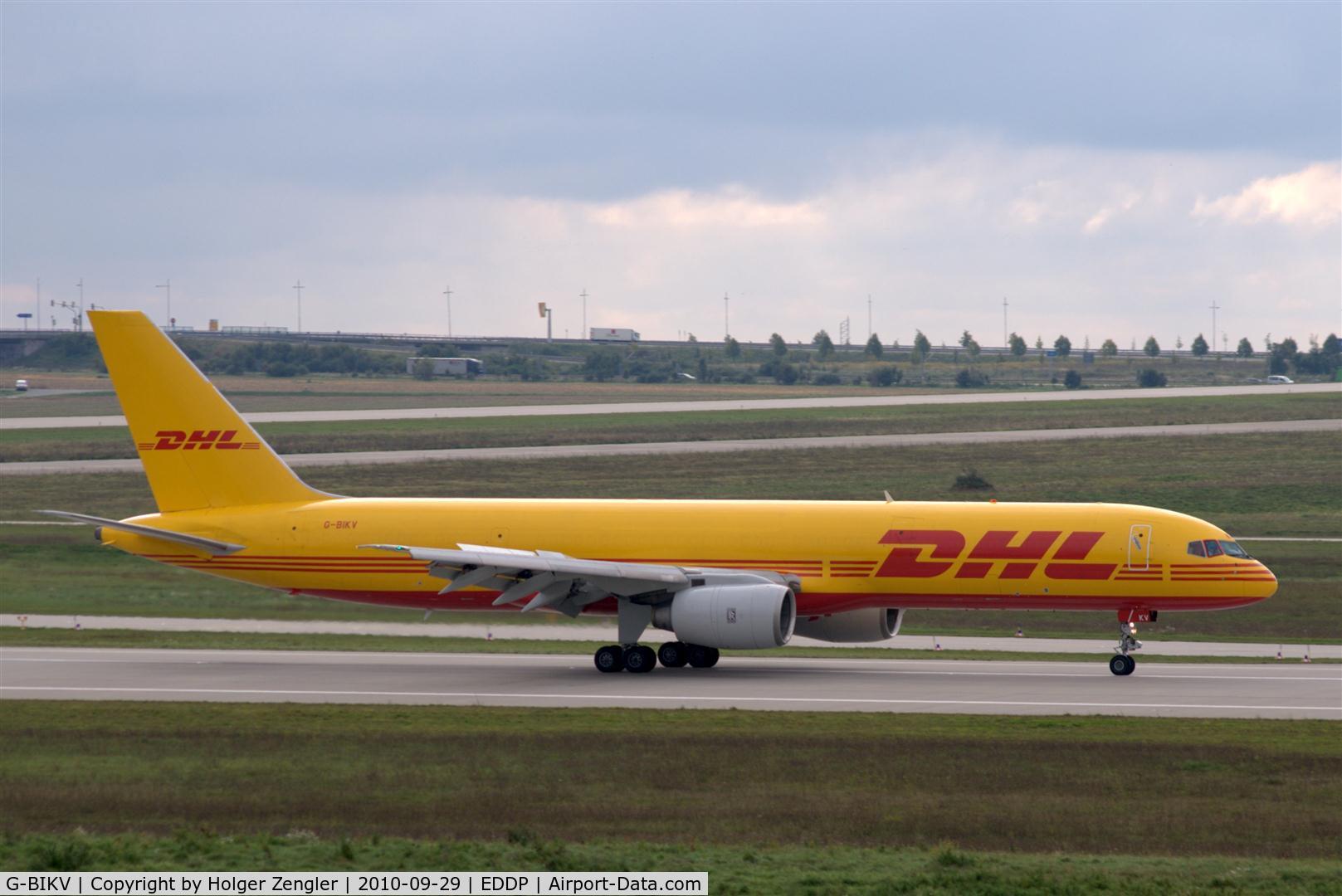 G-BIKV, 1985 Boeing 757-236 C/N 23400, Rather early arrival of a DHL-Liner.