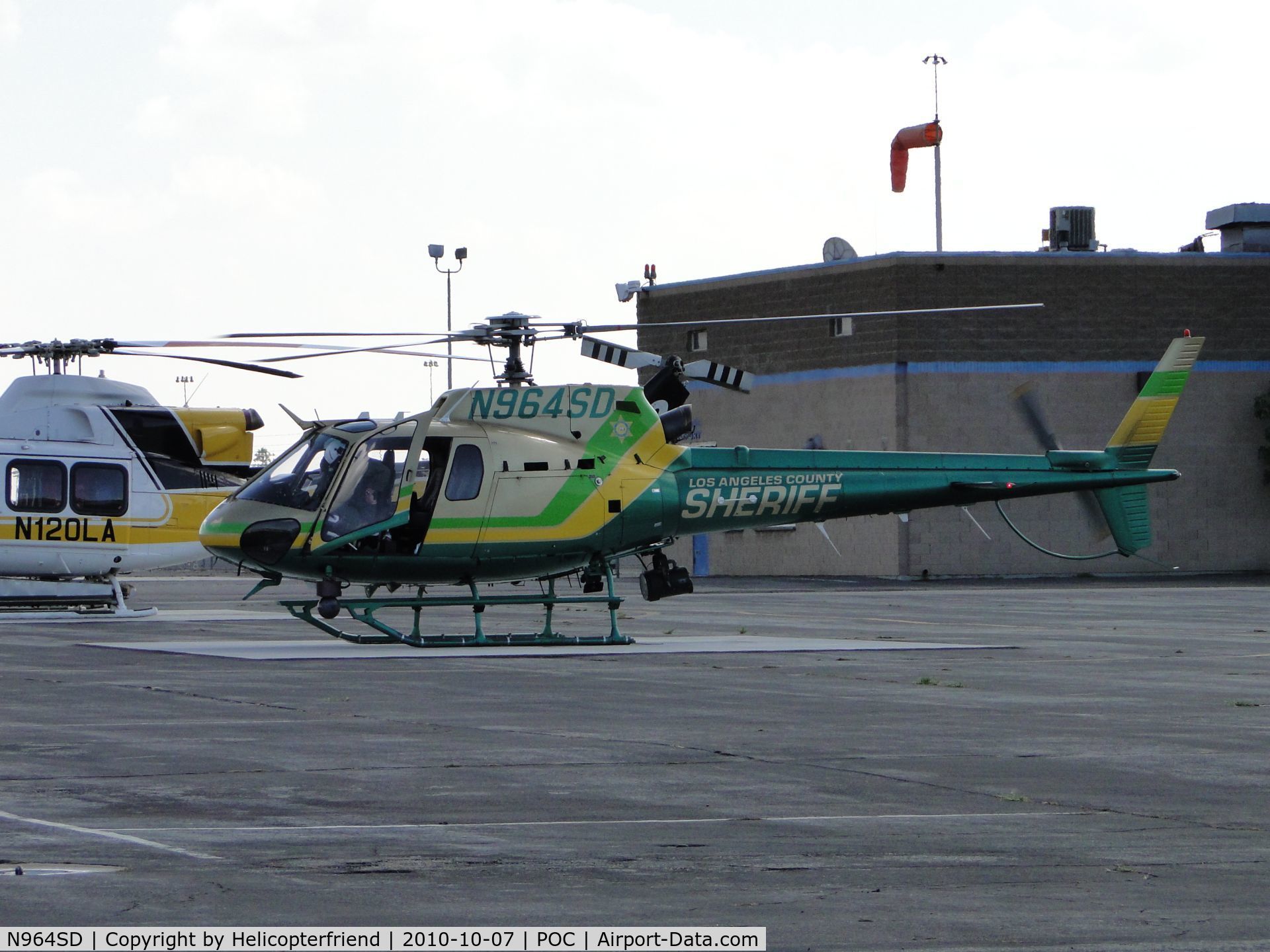 N964SD, Eurocopter AS-350B-2 Ecureuil Ecureuil C/N 3529, Preflighting and preparing for lift off