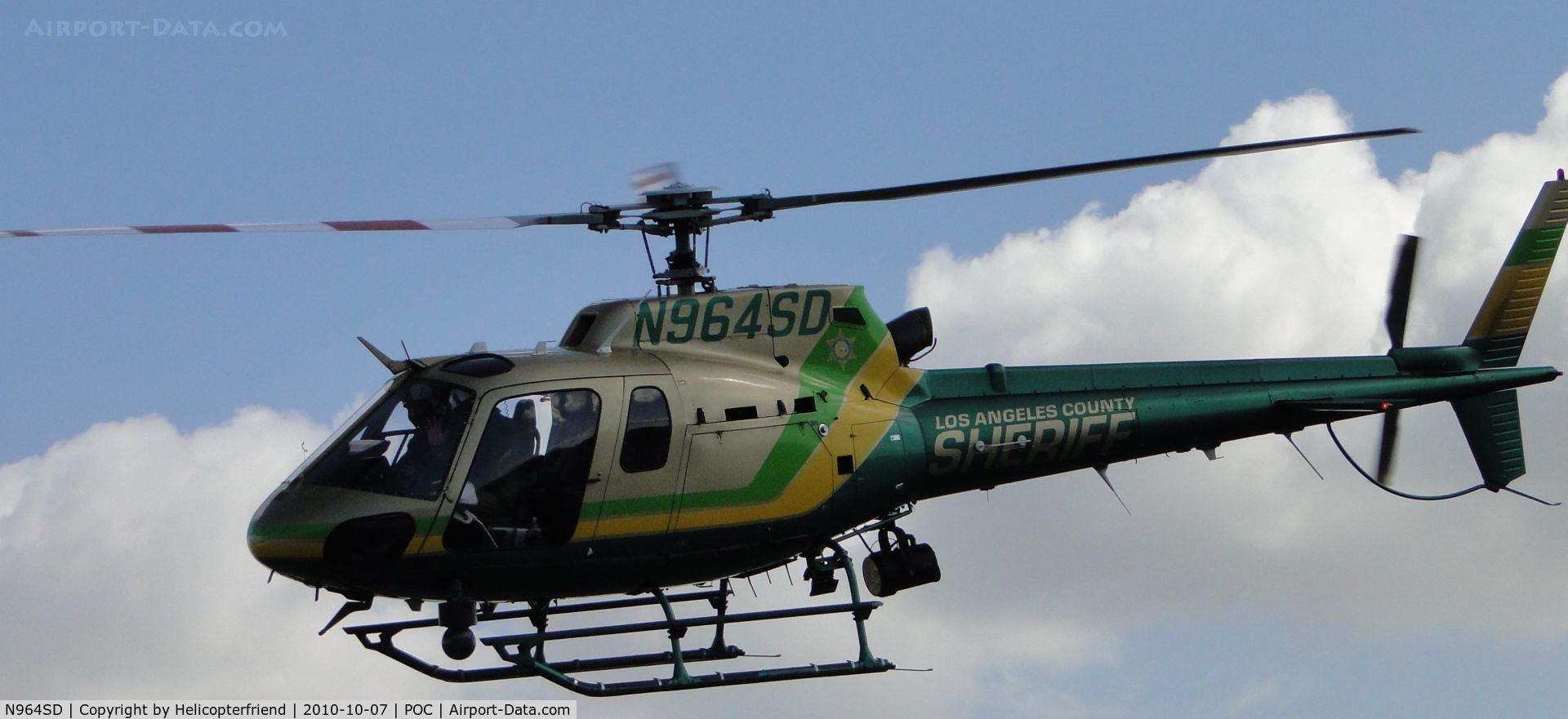 N964SD, Eurocopter AS-350B-2 Ecureuil Ecureuil C/N 3529, Lifted off and moving westerly along side runway 26L
