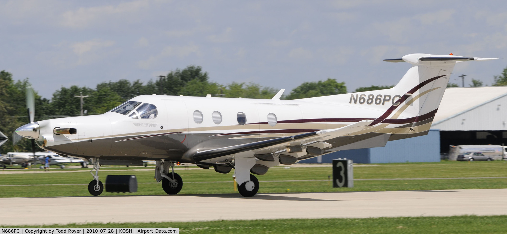 N686PC, 2005 Pilatus PC-12/47 C/N 686, EAA AIRVENTURE 2010