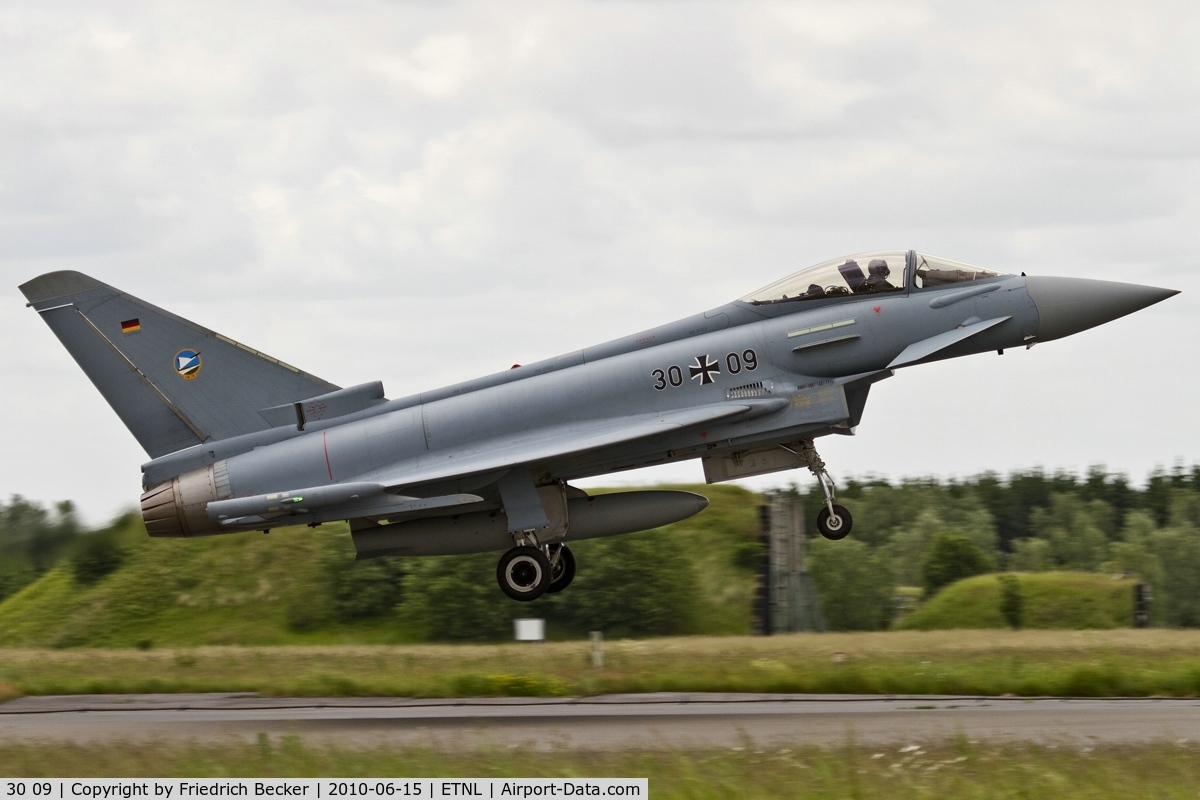 30 09, Eurofighter EF-2000 Typhoon S C/N GS004, about to touch down