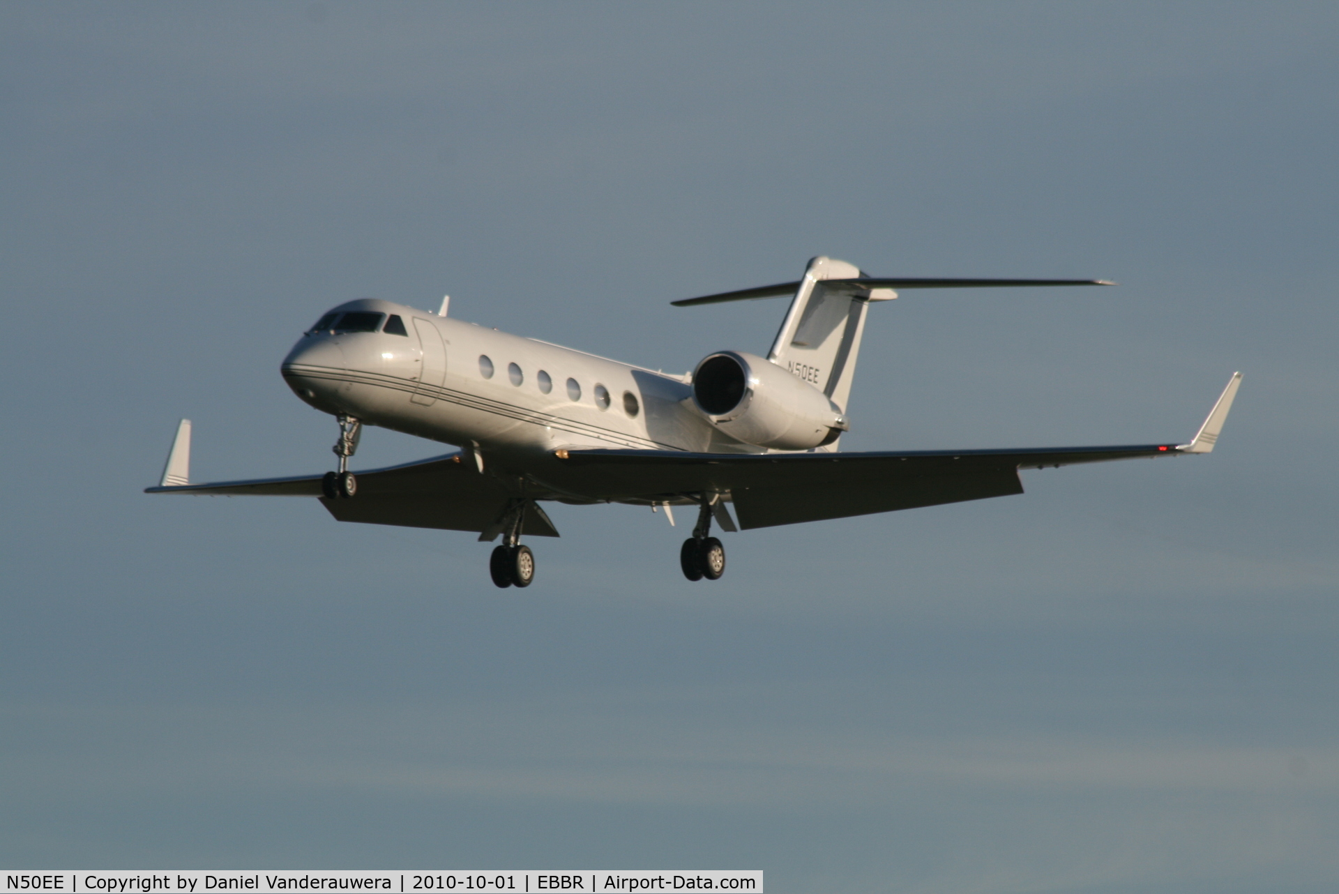 N50EE, 2002 Gulfstream Aerospace G-IV C/N 1500, Arrival to RWY 25L