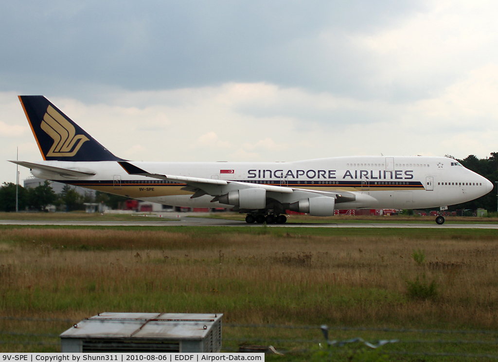 9V-SPE, 1995 Boeing 747-412 C/N 26554, Taking off rwy 18