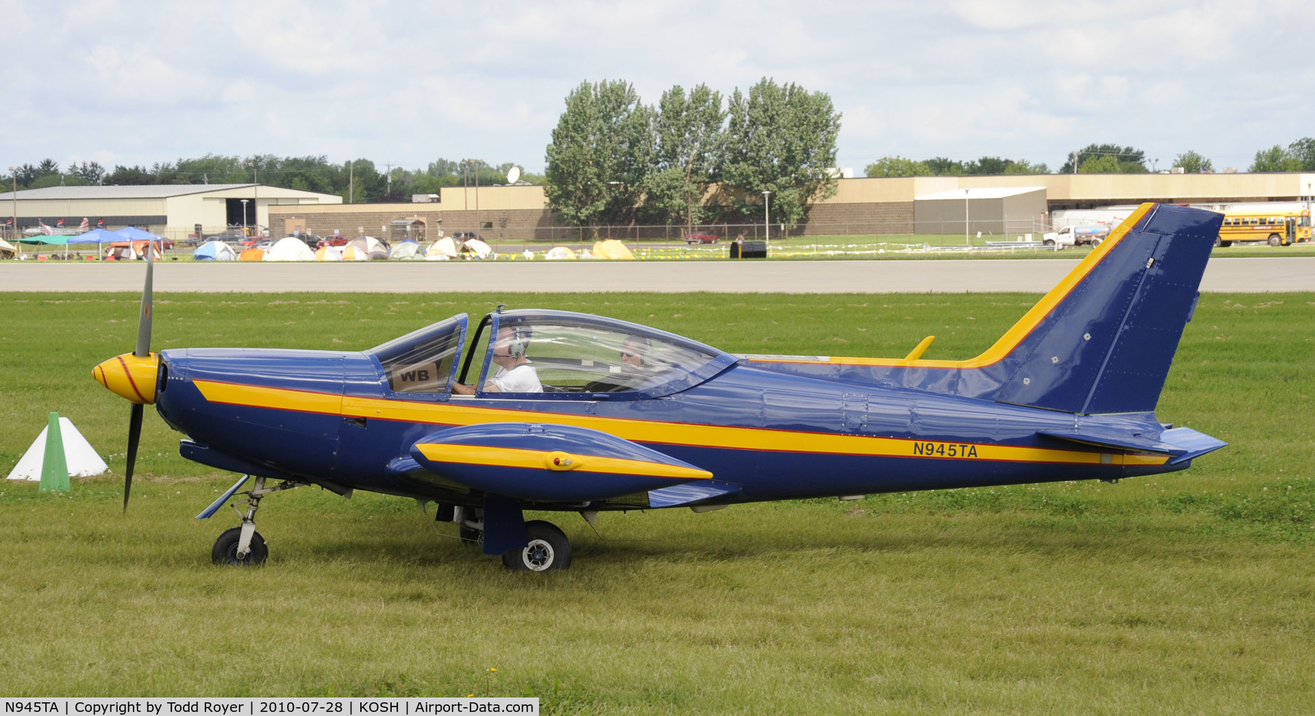 N945TA, SIAI-Marchetti F-260B C/N 11-04, EAA AIRVENUTRE 2010