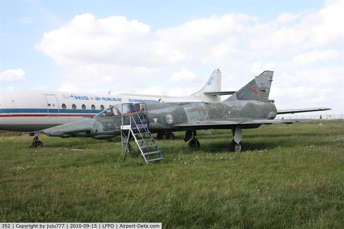 352, Dassault Mirage IIIRD C/N 352, on display at Athismon museum
