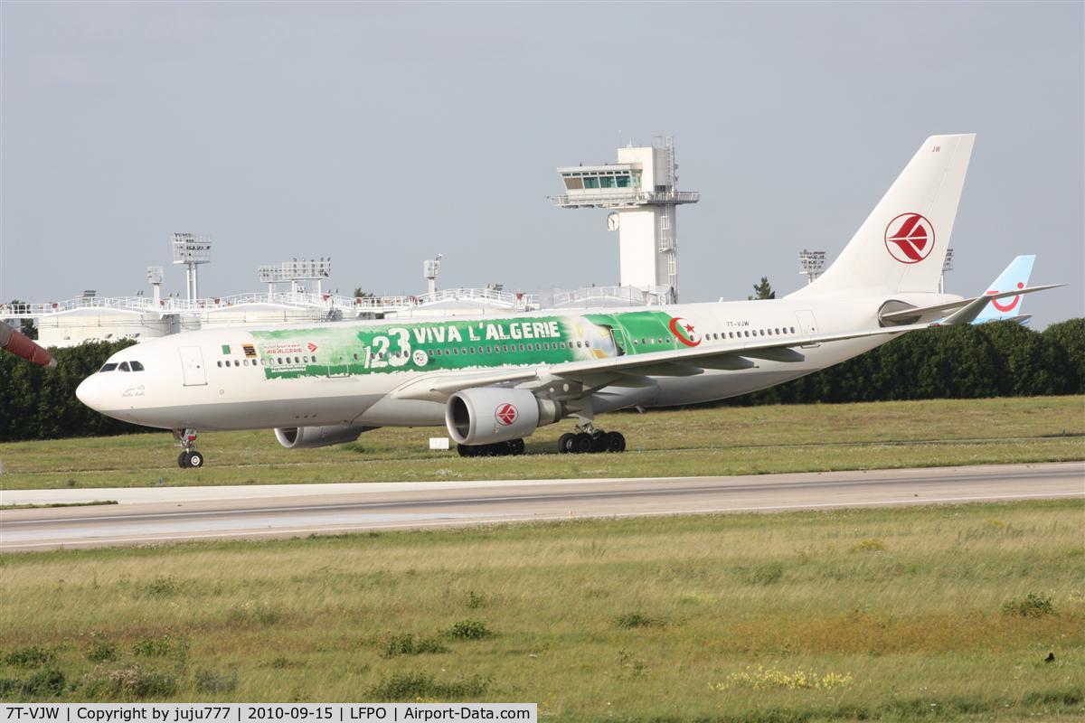 7T-VJW, 2005 Airbus A330-202 C/N 647, whis spécial socer word-cup 2010