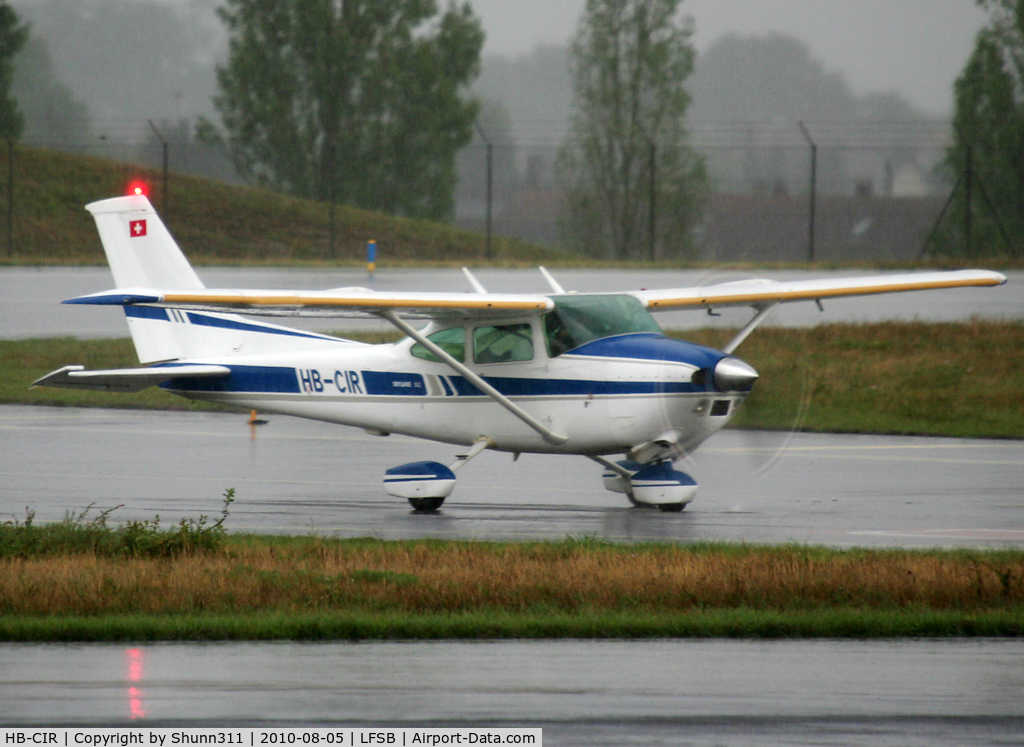 HB-CIR, 1978 Cessna 182Q Skylane C/N 182-66647, Waiting before takinf off rwy 16