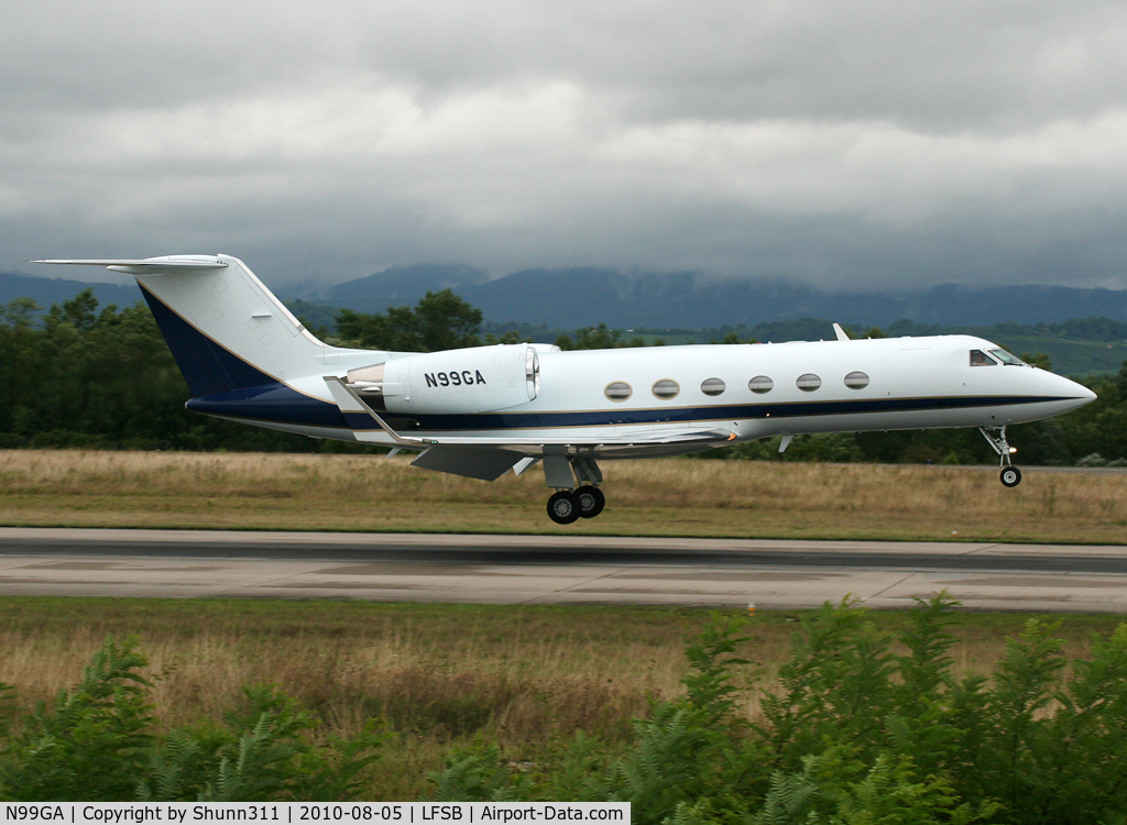 N99GA, 1992 Gulfstream Aerospace G-IV C/N 1198, Landing rwy 16