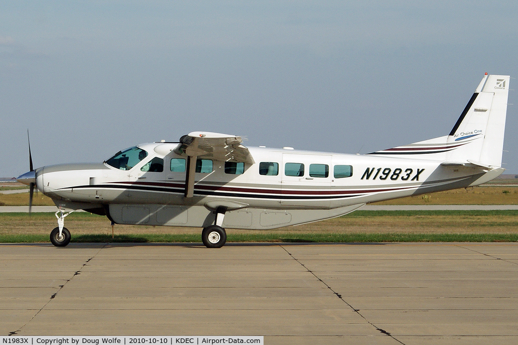 N1983X, 2003 Cessna 208B Grand Caravan C/N 208B1013, Departing Decatur, Illinois KDEC for Chicago O'Hare KORD.