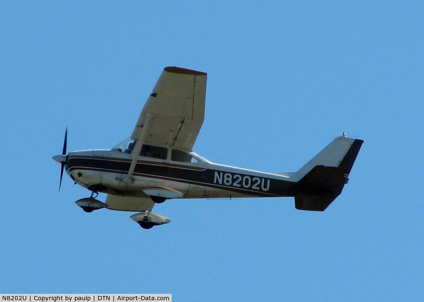 N8202U, 1964 Cessna 172F C/N 17252102, Off of 32 at Downtown Shreveport.