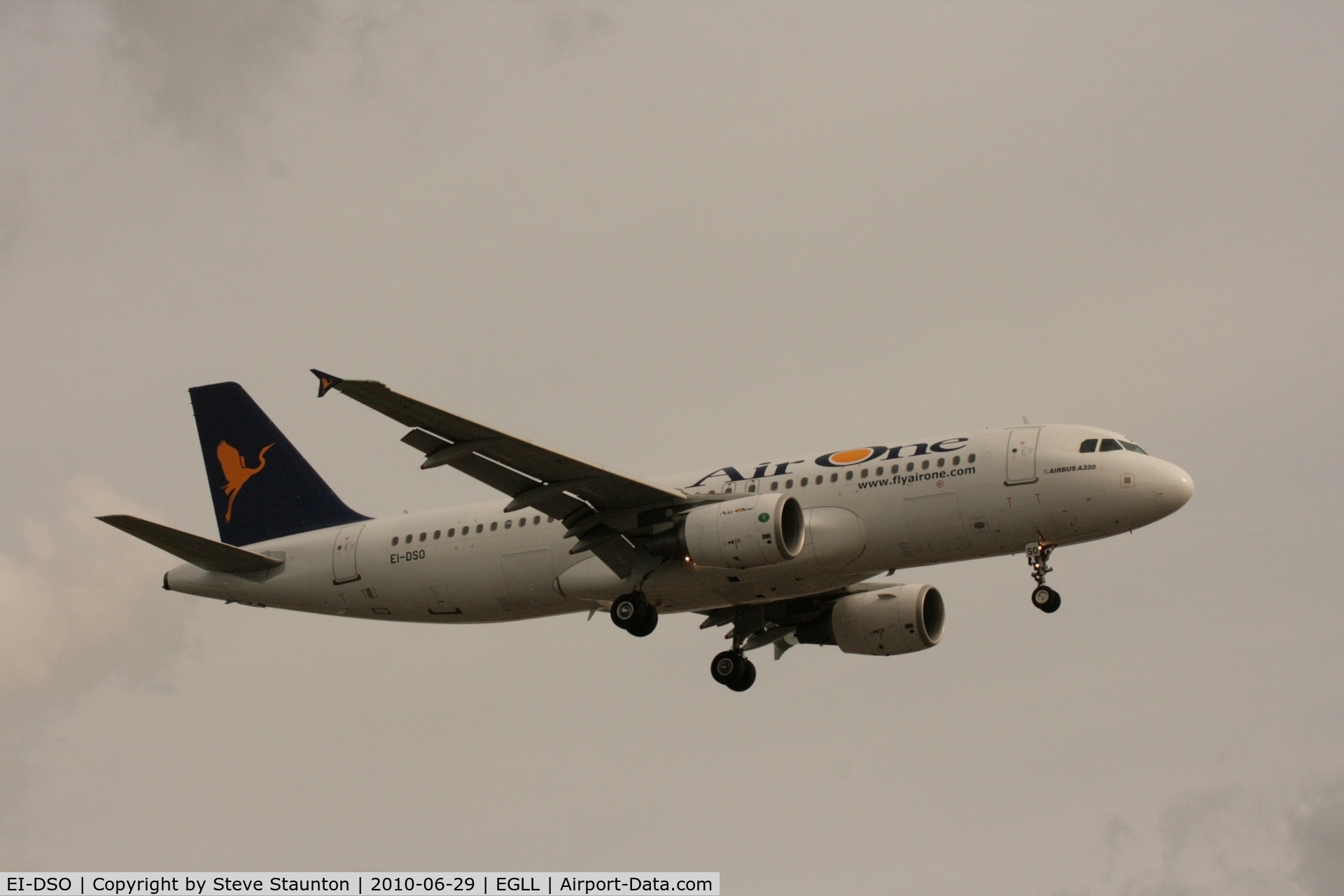 EI-DSO, 2008 Airbus A320-216 C/N 3464, Taken at Heathrow Airport, June 2010