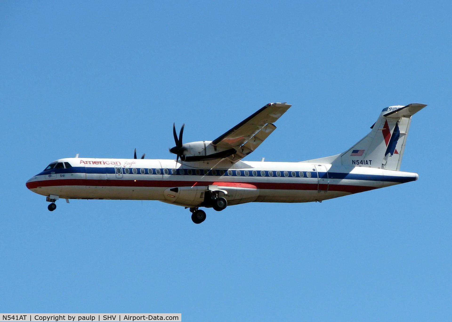 N541AT, 1998 ATR 72-212A C/N 541, Final for runway 32 at Shreveport Regional.
