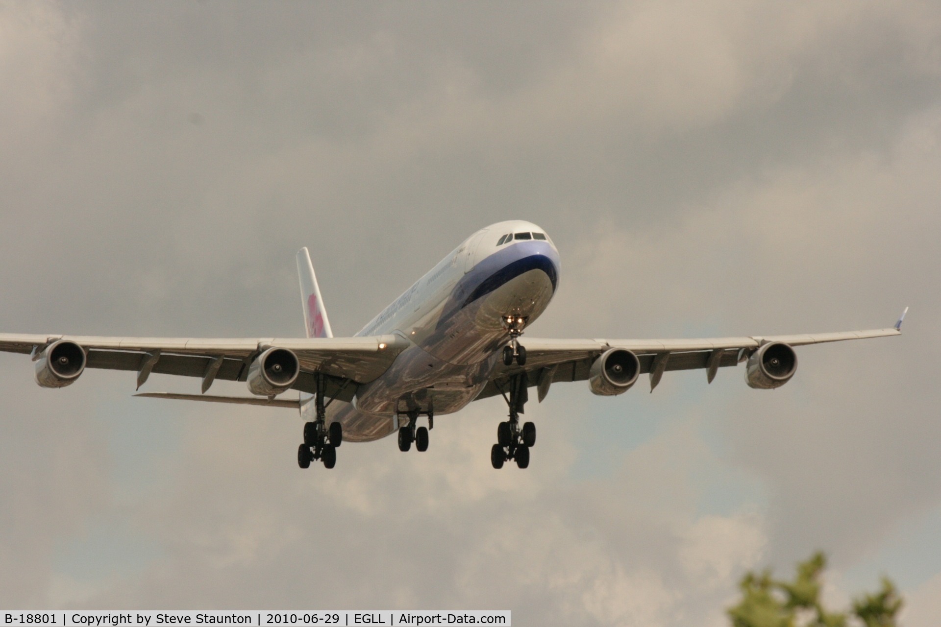 B-18801, 2001 Airbus A340-313 C/N 402, Taken at Heathrow Airport, June 2010