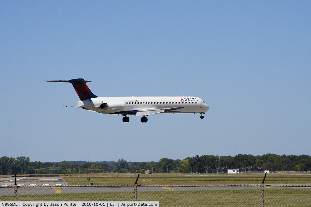 N995DL, 1991 McDonnell Douglas MD-88 C/N 53362, Delta MD-88 landing at Adams Field