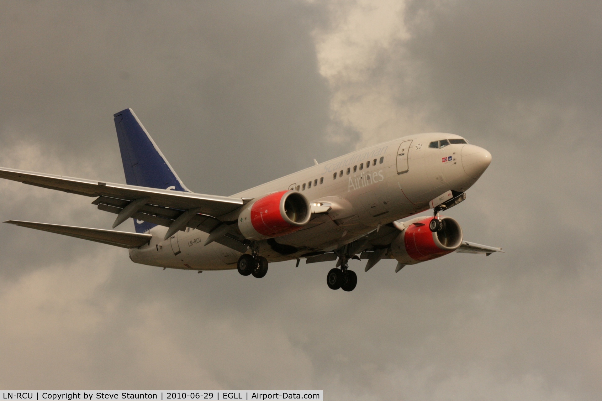 LN-RCU, 1999 Boeing 737-683 C/N 30190, Taken at Heathrow Airport, June 2010