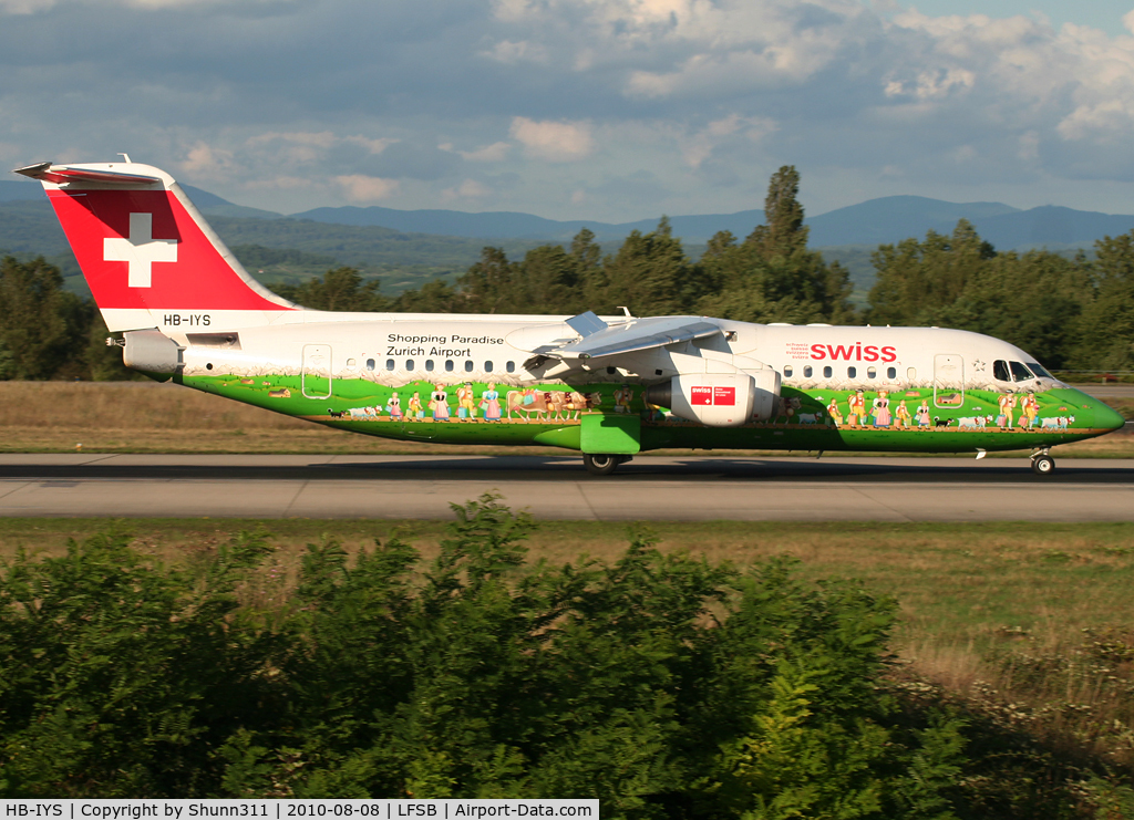 HB-IYS, 2001 British Aerospace Avro 146-RJ100 C/N E3381, Landing rwy 16 in special 'Zurich Paradise' c/s