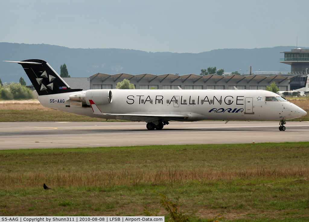 S5-AAG, 2000 Canadair CRJ-200LR (CL-600-2B19) C/N 7384, Lining up rwy 16 for departure...