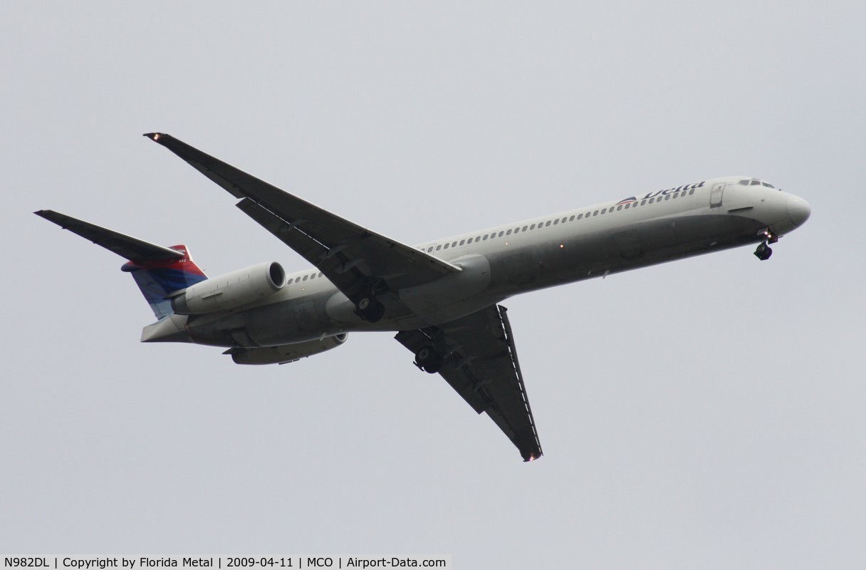 N982DL, 1991 McDonnell Douglas MD-88 C/N 53273, Delta MD-88